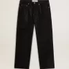 Zwarte herenjeans met een losse pasvorm en een all-over kristallen met kleurverloop.