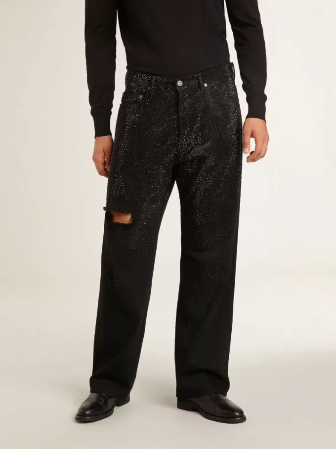 Zwarte herenjeans met een losse pasvorm en een all-over kristallen met kleurverloop.