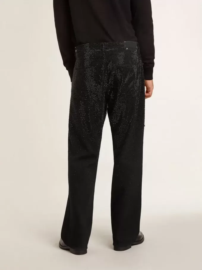 Zwarte herenjeans met een losse pasvorm en een all-over kristallen met kleurverloop.