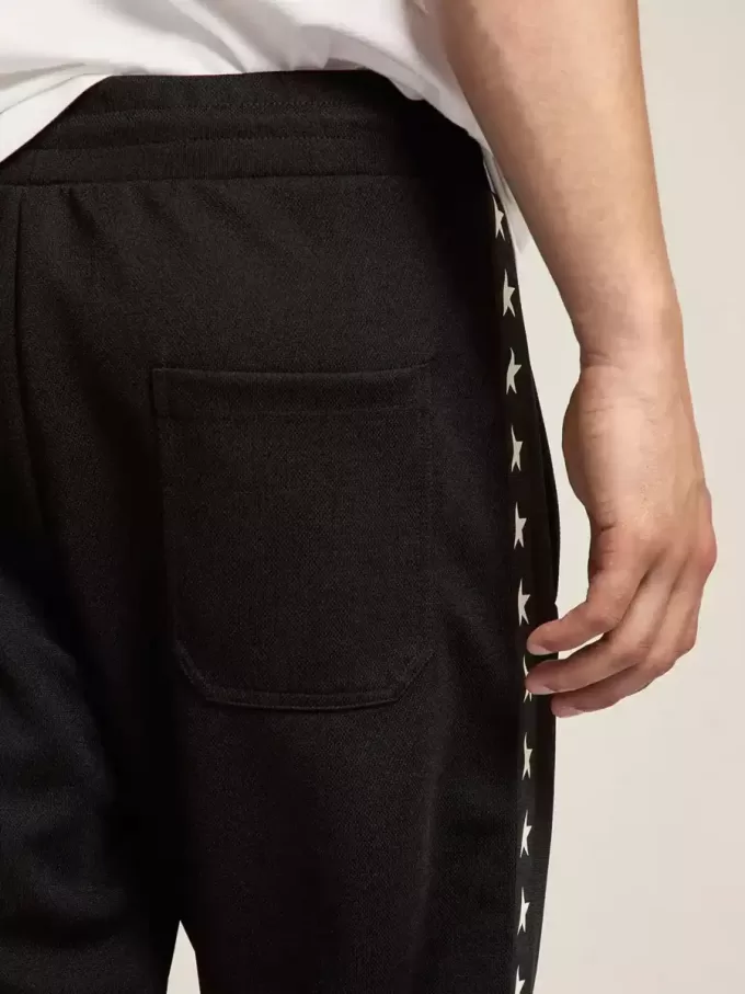 Zwarte joggingbroek voor heren met witte sterren aan de zijkanten