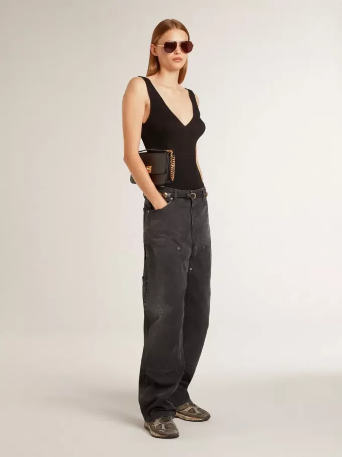 Zwarte katoenen damesjeans met slijtage-effect en patches aan de voorkant