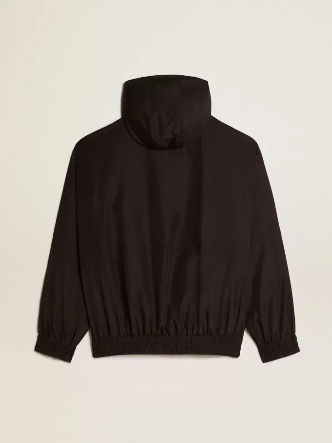 Zwarte windbreaker met capuchon