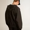 Zwarte windbreaker met capuchon